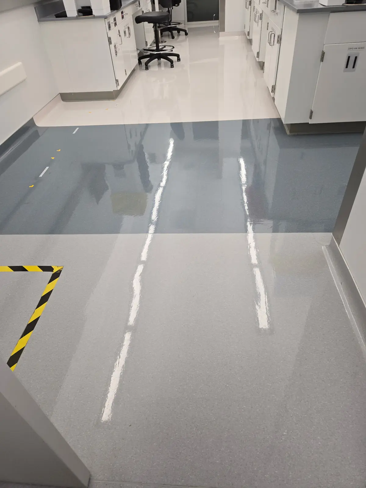 High-gloss finished floor in a GMP laboratory corridor